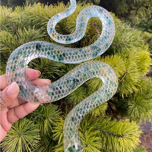 Green Fluorite Resin Snake, Carved Snake, Crystal Snake - Picture 4 of 4